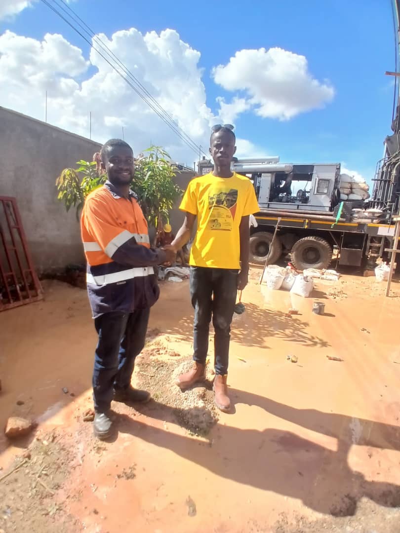 AviseRissMwaku's tweet image. 📌Unir nos forces pour aller plus loin !
Nous saluons la collaboration des entreprises #SolveTech et #MLSconstruction, toutes deux membres de la Communauté des Ingénieurs de l&apos;espace Grand Katanga(CIEK) @mbuyi_don @jeunesseEP_RDC @AviseRissMwaku @AWAZIAMURI