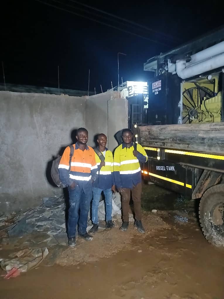 AviseRissMwaku's tweet image. 📌Unir nos forces pour aller plus loin !
Nous saluons la collaboration des entreprises #SolveTech et #MLSconstruction, toutes deux membres de la Communauté des Ingénieurs de l&apos;espace Grand Katanga(CIEK) @mbuyi_don @jeunesseEP_RDC @AviseRissMwaku @AWAZIAMURI