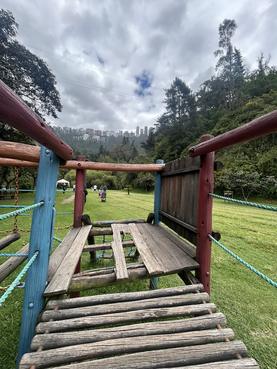 santipolitics's tweet photo. Temenda vista (y riesgo también) @pabelml  por favor el Parque Guapulo https://t.co/3kbiVNMuWl