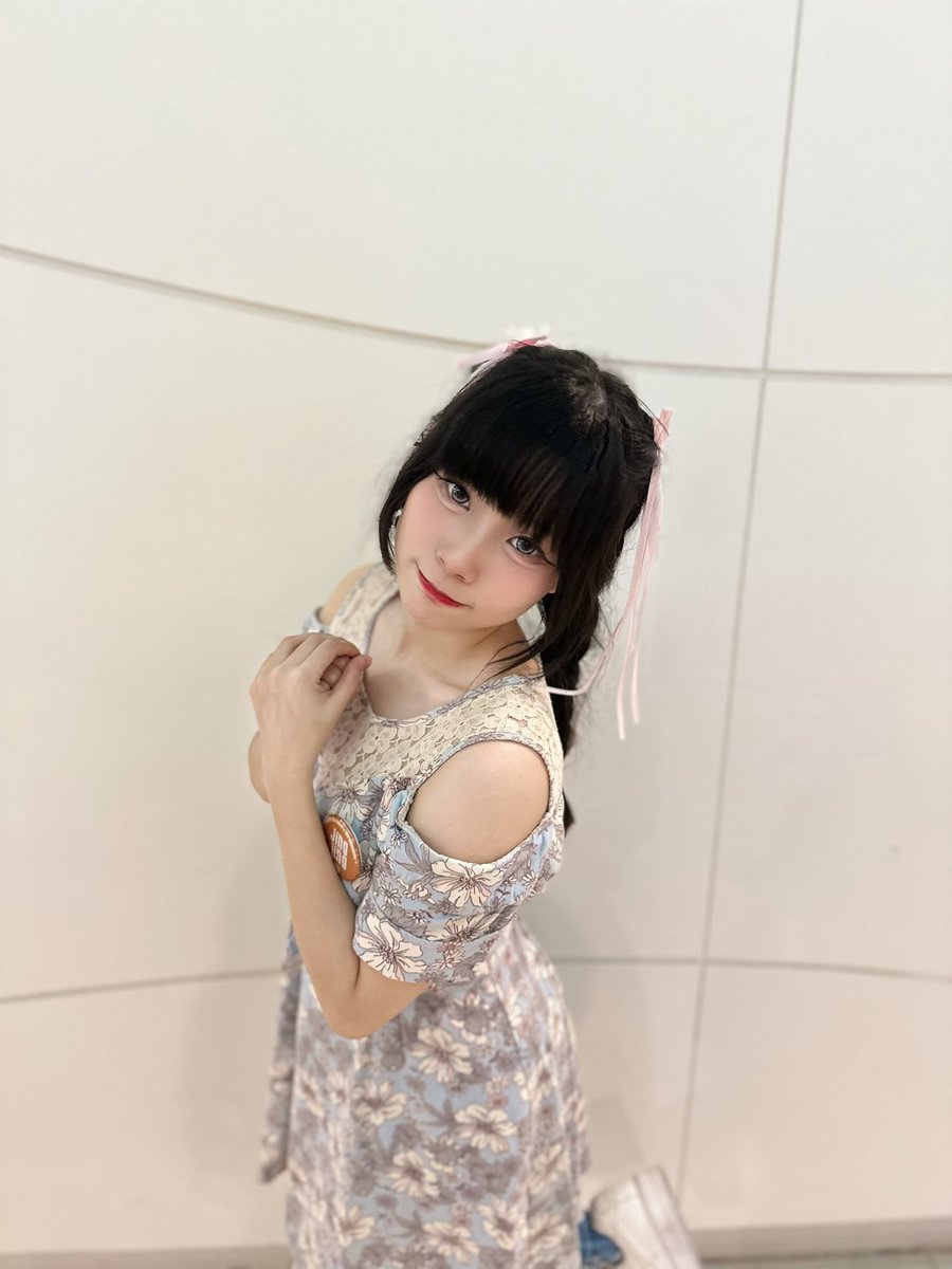 jinghatobito's tweet photo. วันนี้สนุกมากเลย ขอบคุณทุกคนจริงๆน้าบางคนมาหนูแม้จะมาไม่ทันสเตจแต่ยังตั้งใจมาหากัน 🥺💖🌻 ทุกคนเป็นรอยยิ้มกำลังใจให้หนูจริงๆ อยากจะบอกว่าา “รักกกเธอมากๆเลยน้าาา” //-// 👉🏻👈🏻  หนูจะพัฒนาต่อไปเรื่อยๆๆๆๆ เย่่ ลุยยย~✨🌻
#jingjinhatobito https://t.co/6v0ZDVYByY