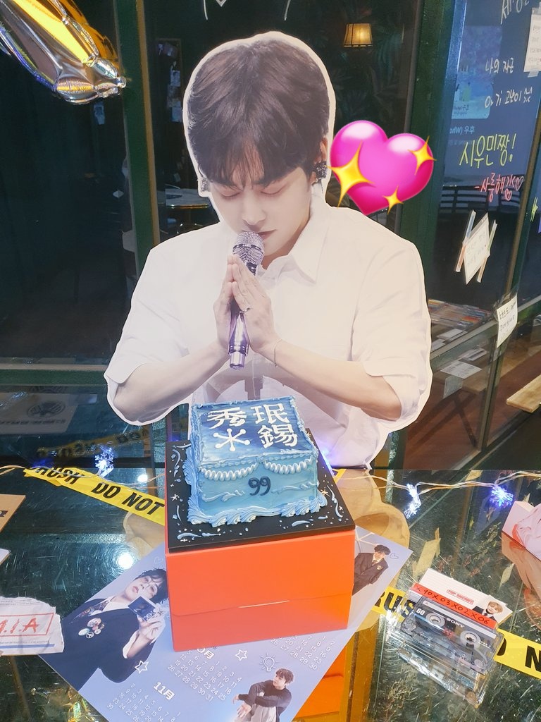 XX0326XXMM's tweet photo. 눈 뜬 지 몇 시간 되지 않아서 일요일 분실상태🫠
근데 시우민 생일바는 또 갔다옴ㅋㅋㅋ
오늘은 케이크도 등장❄
술 못마시는 사람을 위해 주스도 마련되어서 있어서 좋음☺
#코드네임_요정슈
#CODENAME_FairyX https://t.co/AOMPgyjHg7