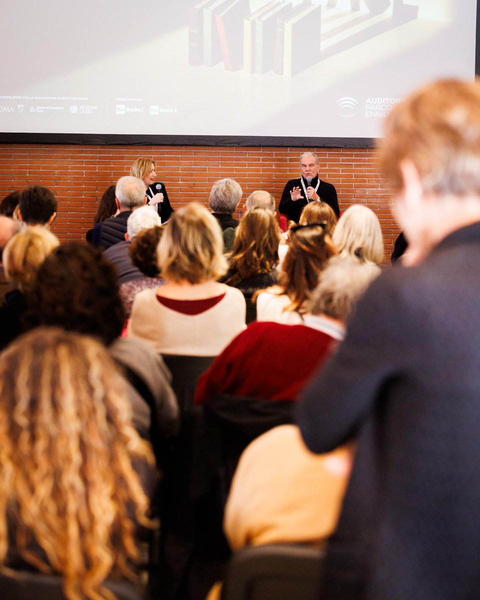 Libri Come tweet media