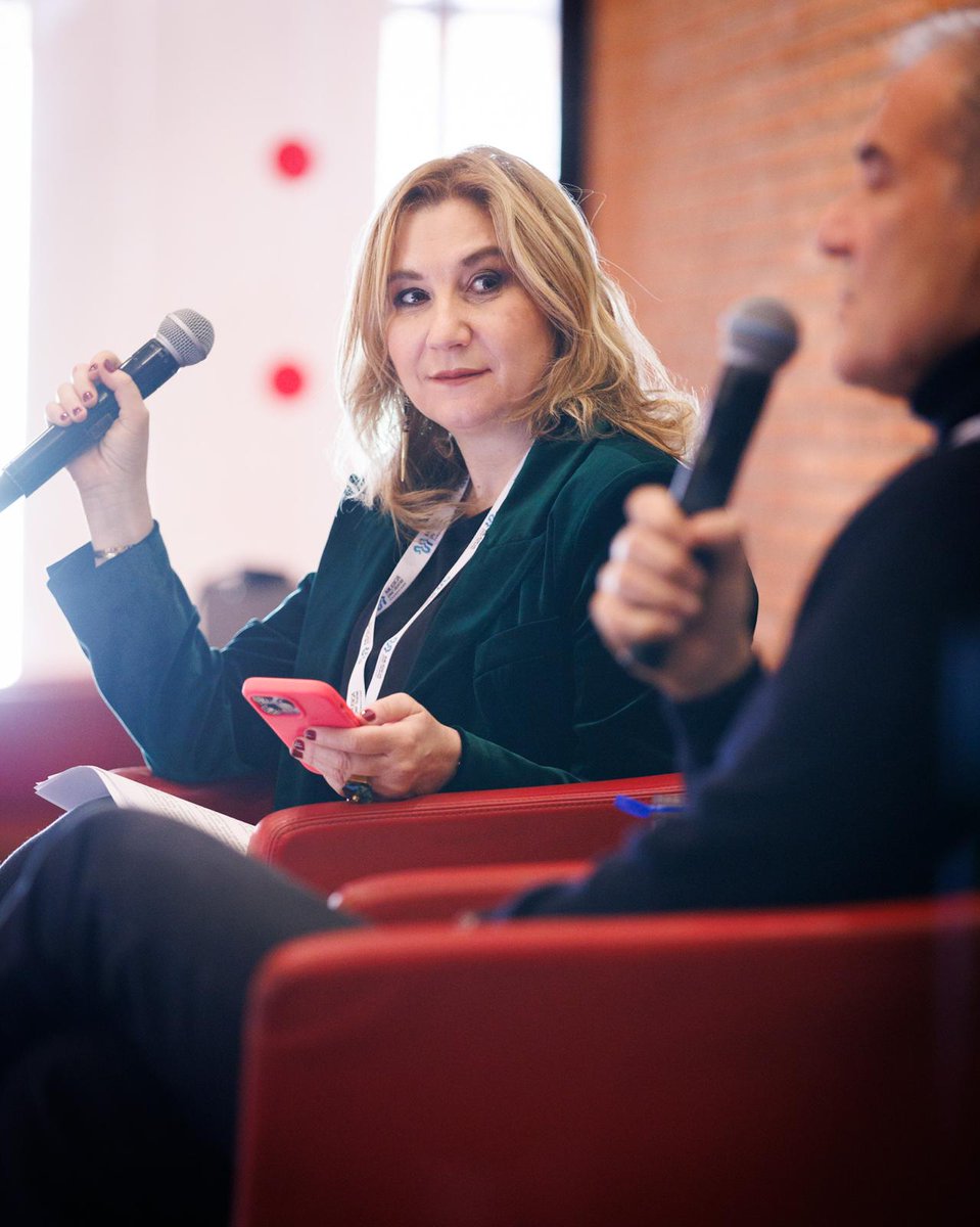 Libri Come tweet media