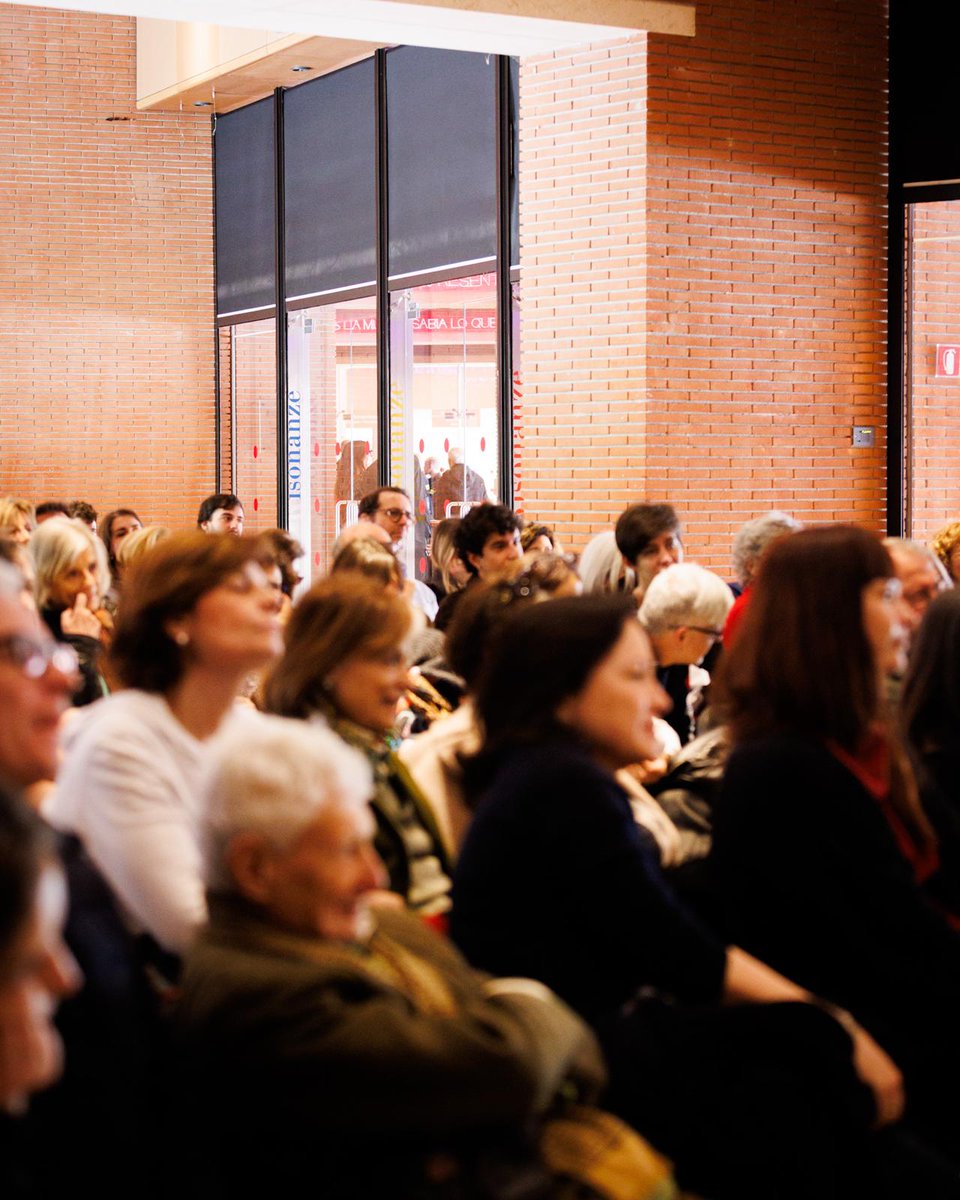 Libri Come tweet media