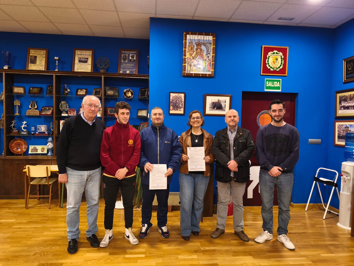 El pasado sábado 15 de marzo, se procedió a la firma del contrato con la Cofradía del Santísimo Cristo del Amor y María Auxiliadora de Martos para acompañar a su titular mariana en la mañana del Jueves Santo.