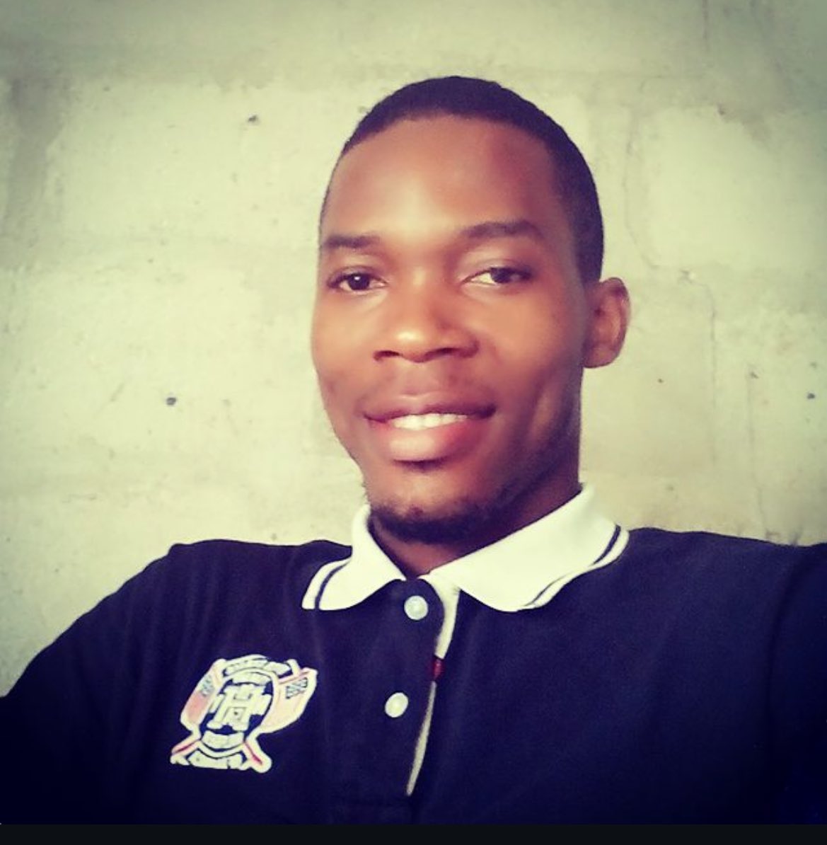 I remember walking into a restaurant around new GRA , PortHarcourt in 2014. I was  badly starving after walking about 4 miles looking for job.  At first they thought I wanted to buy food, I scanned the whole restaurant and saw people eating, looked around then gained courage to