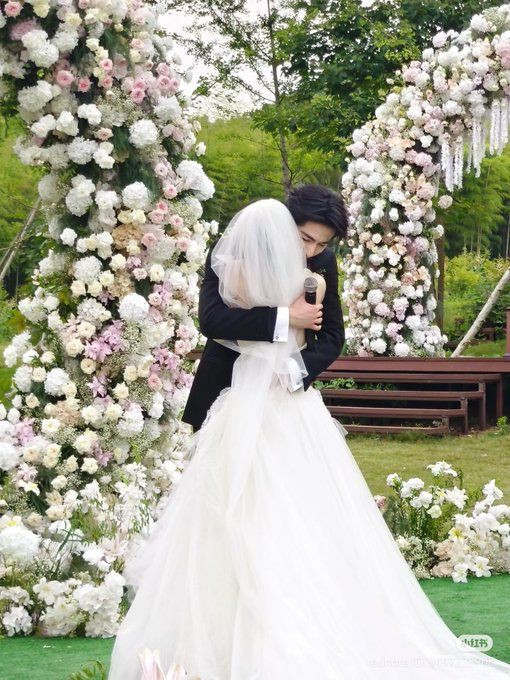 miraewasoya's tweet photo. for me, it’s more than just a scene— it’s a spark that turns every moment into something unforgettable🥹 and honestly, i’m absolutely obsessed with their marriage era😭 like how does it feel THIS real?!?!👰🏻🤵🏻😭💍💥❤️🔥
🌷#ZhangLinghe #XuRuohan
#TheBestThing #LittleCupids https://t.co/GPY7Dv8Chl