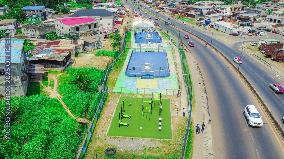 Depuis l’accession du Président Brice Clotaire <a href="/oliguinguema/">Brice Clotaire Oligui Nguema</a>  à la tête du pays, le Gabon a lancé un ambitieux programme de développement des infrastructures sportives, témoignant de son engagement en faveur du bien-être des populations.

La création de ces espaces sportifs dans