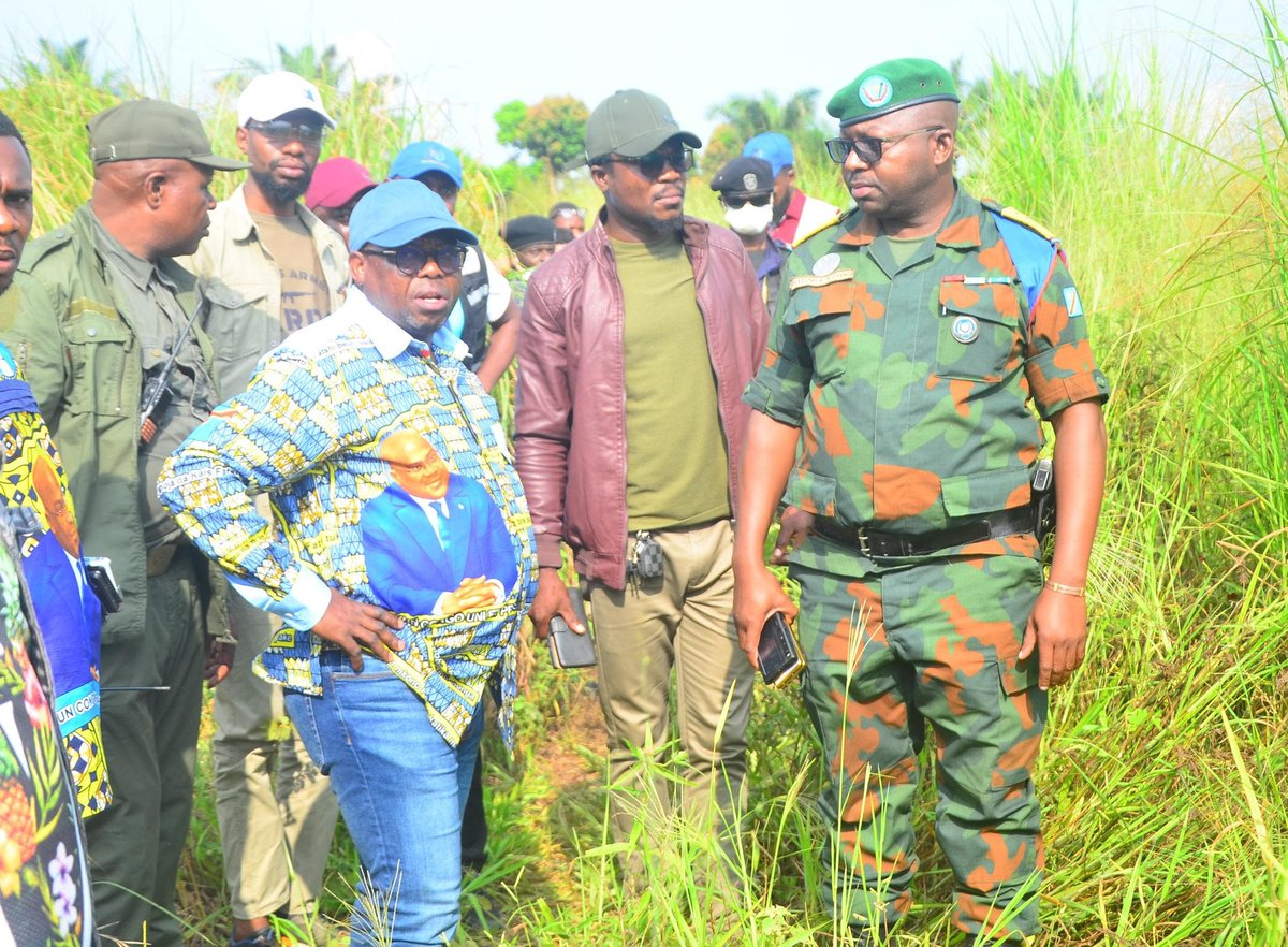 SarhoMarcel's tweet photo. #Kasaï: le Gouverneur de la Province du Kasaï Me Crispin MUKENDI BUKASA soucieux du développement de sa population inspecte les évolutions de certains travaux la Province entre autre le pont Kaluebo et la RN1 tronçon Tshikapa-Kamuesha.
 
#Le_cerveau_du_Kasaï https://t.co/sMUteCycEJ