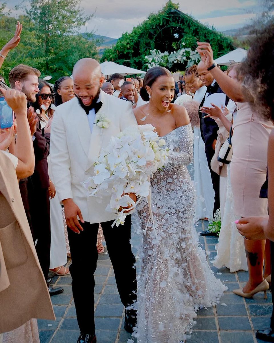 Zozi, Zozibini Tunzi ' wedding 
No clue
No Vulela amandwendwe vlog
No becoming Mrs what what 
Nothing was leaked 
Just a wedding announcement 👏👏, I take my hat off. Hail queen Tolokazi 👑💯💯🍾🍾🎉😍♥️