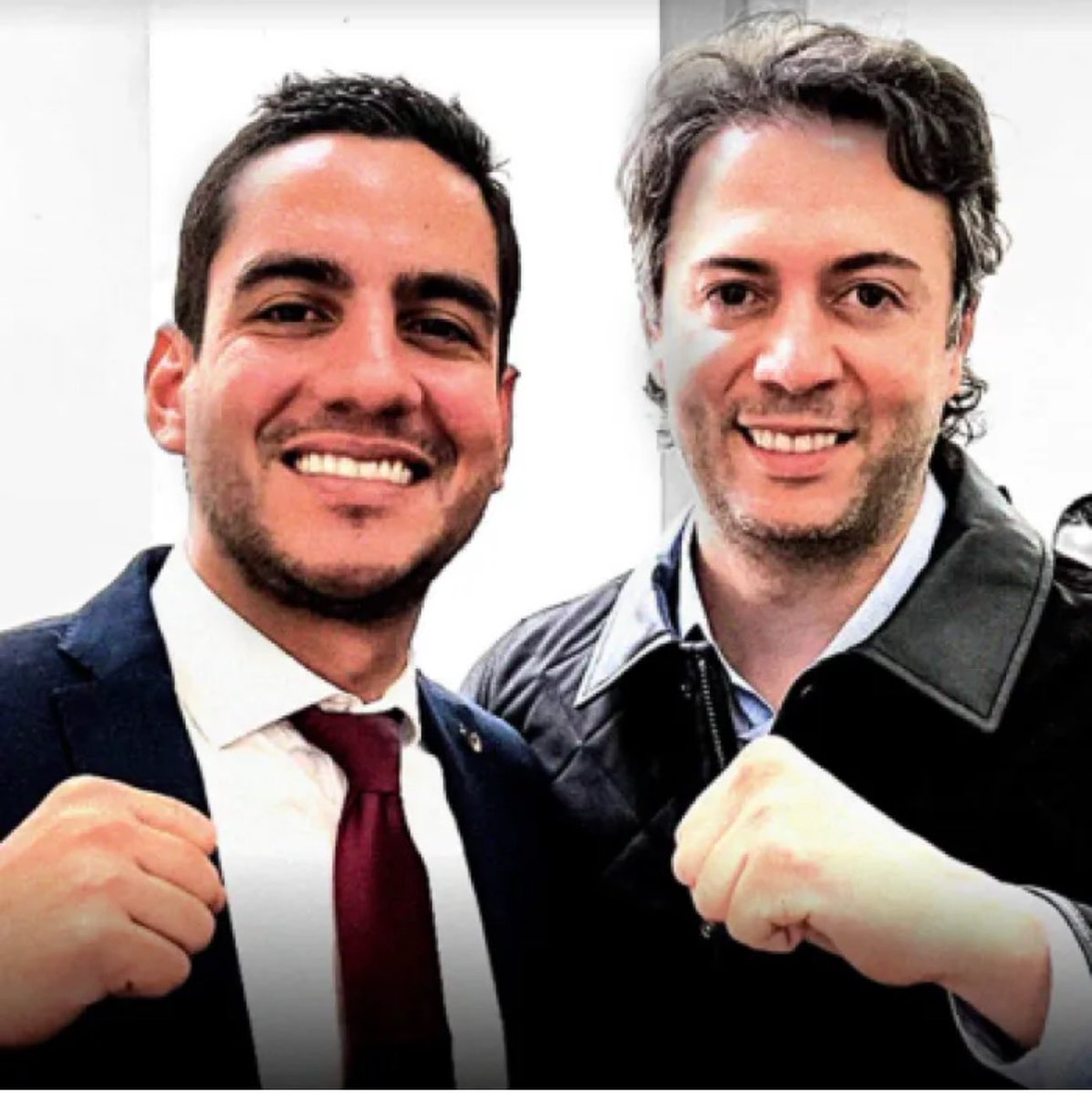 MonicaSaadeX's tweet photo. Cuál de tus dos personajes ha sido más sinvergüenza y nefasto  para el país? 

▪️A. Alex Flórez 
▪️B. Daniel Quintero 
▪️C. Que entre el diablo y escoja https://t.co/EBlieEEPCz