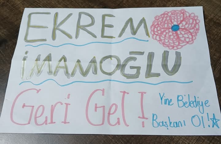 BeyhanArk2's tweet photo. Ekrem amcasına #GeriGel çağrısı..🤗 https://t.co/EoOfPoB6Oc