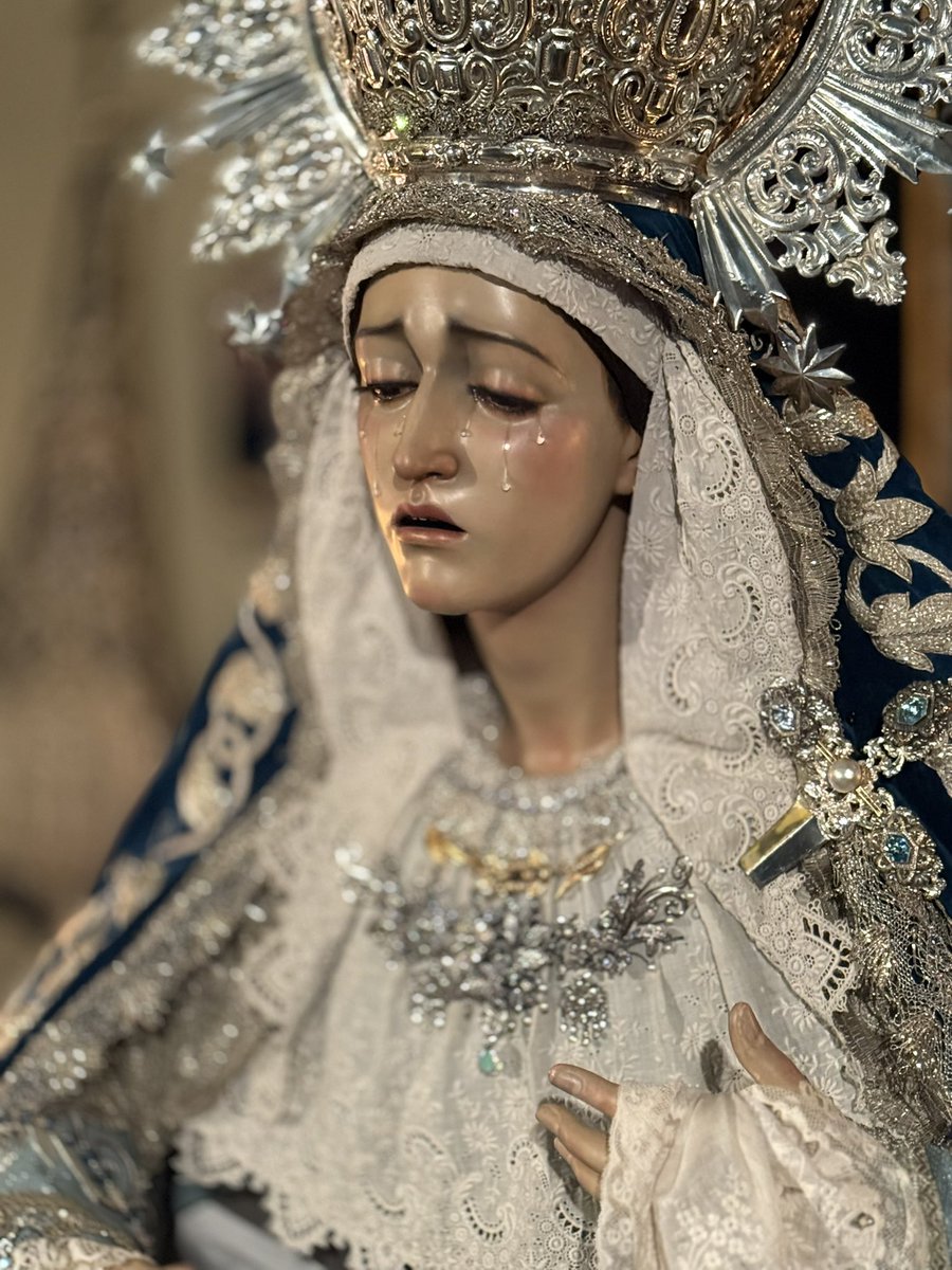 Lo exquisito y lo sublime.
Una de las joyas de nuestra ciudad y de nuestra Semana Santa; la Virgen de la Concepción.

<a href="/hdadconcepcion/">Hermandad de la Concepción</a> 

#SemanaSanta #Granada #CuaresmaGr25 #SSantaGr25