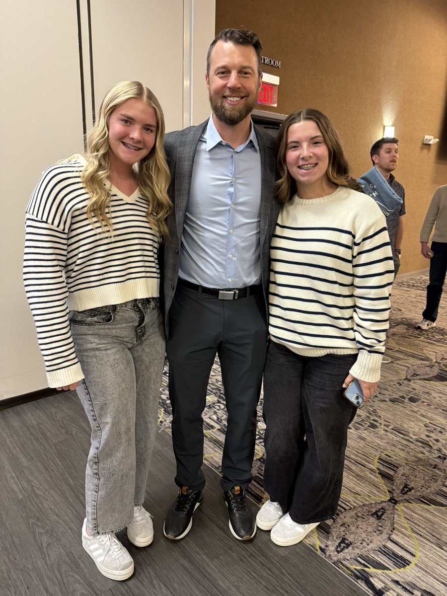 I had a great time volunteering with <a href="/MakPostSoftball/">Mak Post</a> at the North Central IL FCA Banquet last night. It was an honor to meet and hear 2016 World Series MVP Ben Zobrist speak about his faith and baseball journey. 
<a href="/TheFCATeam/">FCA</a>