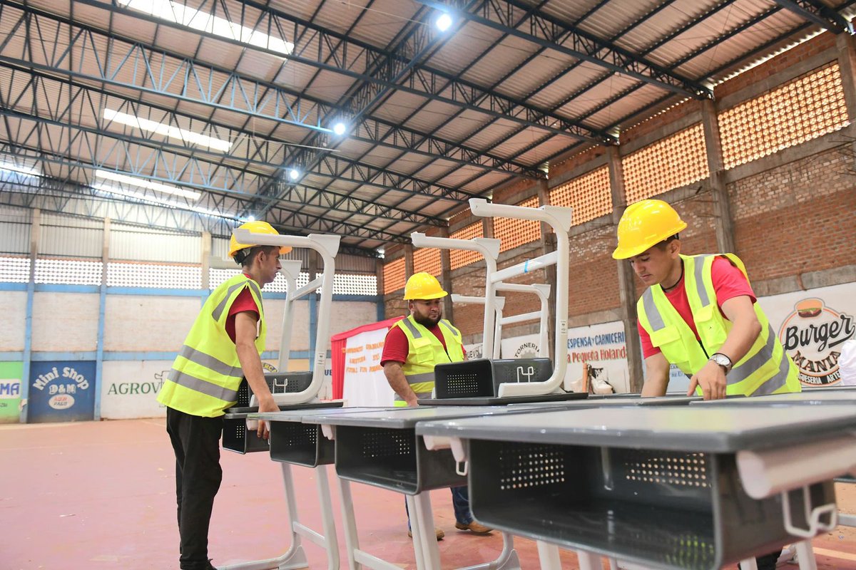 📢 ¡Grandes noticias para la educación en Paraguay! 🇵🇾📚
El Gobierno ha iniciado la entrega de 330.000 mobiliarios escolares nuevos 🏫✨ en todo el país, gracias a Itaipú Binacional. Este es un paso clave dentro de la estrategia de fortalecimiento educativo, que (1/3)
