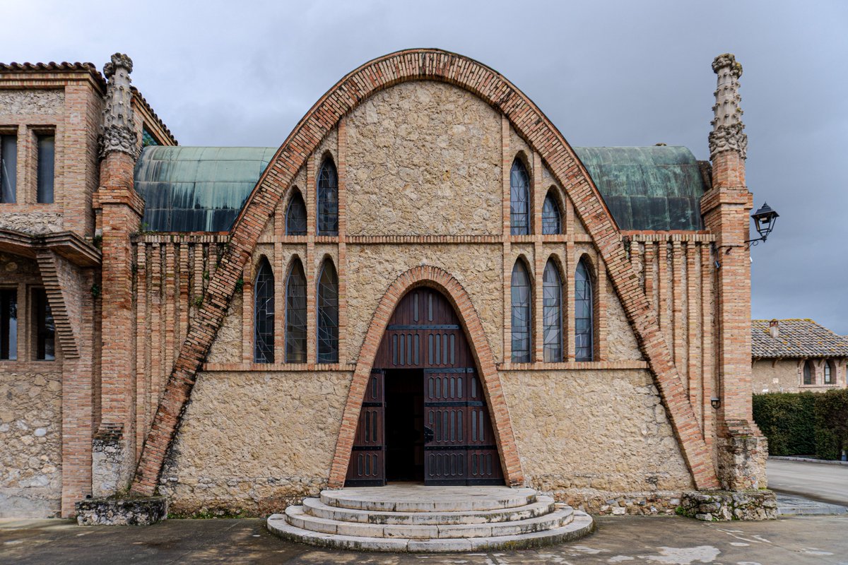 jordimarce's tweet photo. #Codorniu #Modernisme #Penedès https://t.co/fJ1Wbp47W6