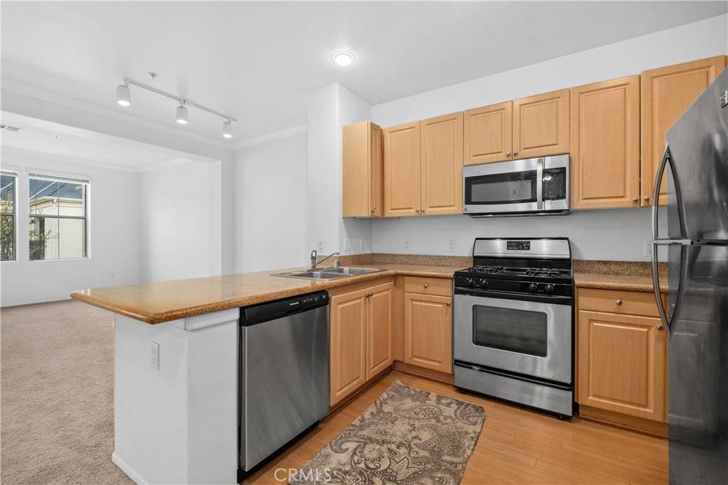 veneta_dev's tweet photo. OPEN HOUSE SUNDAY 1-4pm 
2438 Watermarke PL, Irvine, CA 92612
Listing Price: $648,888
Schedule a showing and request more information here: https://t.co/3mIcYnLV5H https://t.co/MtHOuRrDW0