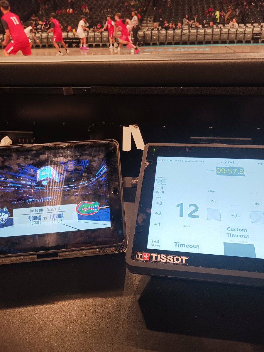 DavidDerice's tweet image. Working clock at Barclays and watching my Gators @GatorsMBK #GoGators