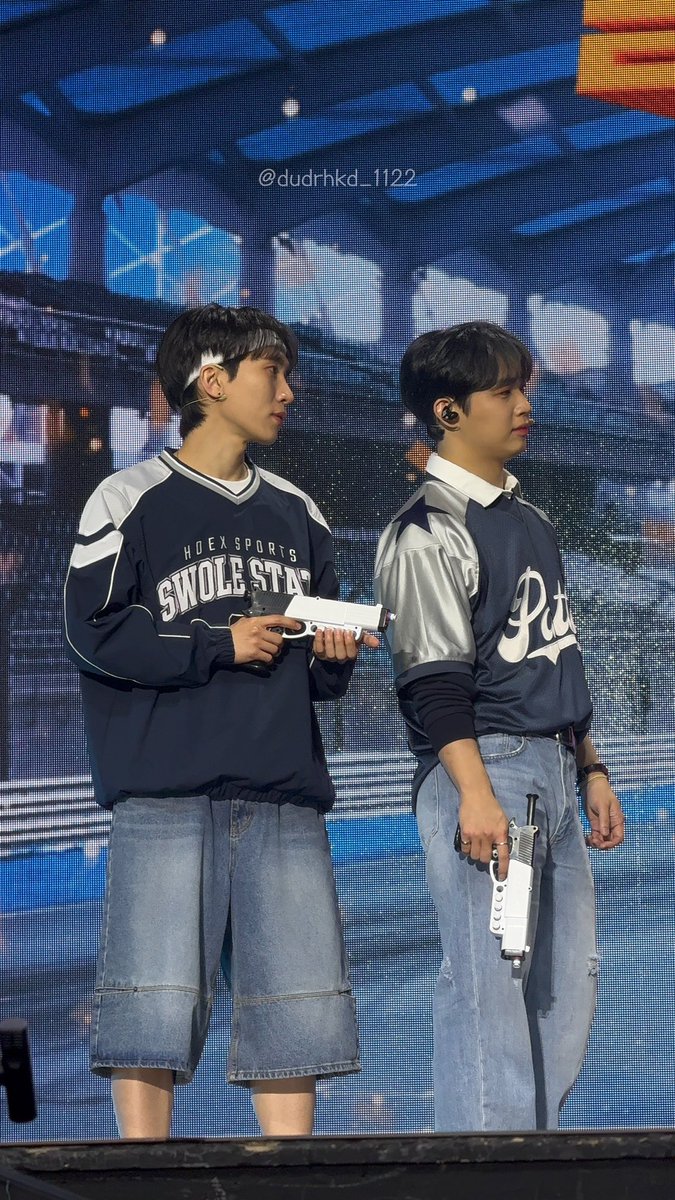 dudrhkd_1122's tweet photo. 250323 비투비 팬콘 Melympic 막콘

폰카로 찍은건데,,,,,,
활짝웃는 모습이 너무 예쁘다🥹💗

#서은광 #임현식 #비투비 https://t.co/KLQtsZHC0J