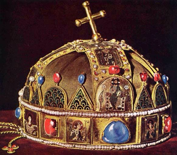 xmuse_'s tweet photo. 3. Holy Crown of Hungary  

It dates back to c. 1000 AD and has Byzantine origins. The tilted cross atop the crown is a distinctive feature, believed to have been accidentally bent during its long history.  

It is located in the Hungarian Parliament, Budapest. https://t.co/qGqWfOuTfH