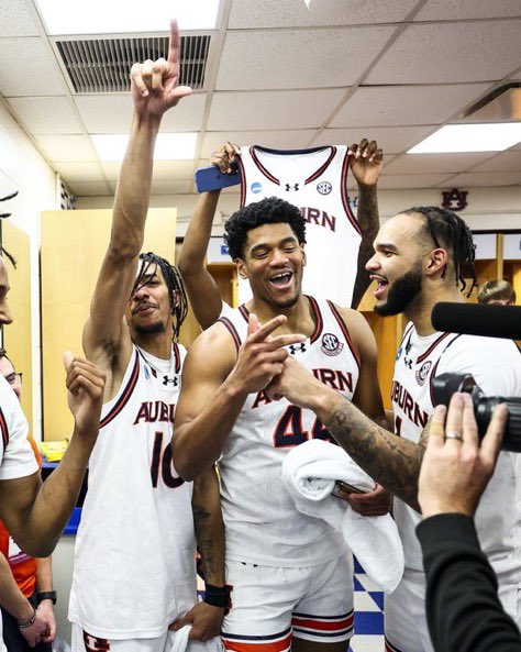 ScuzzLocks's tweet image. ROUND OF 32 DAY 2 💎

WHO WANTS A PLAY? 👀👀

OVER 60 UNITS MADE IN MARCH ⭐️

50 LIKES + RTS FOR A PLAY OR TWO!

#GAMBLINGX #sportsgambling 
#sportsbettingx #gamblingtwitter