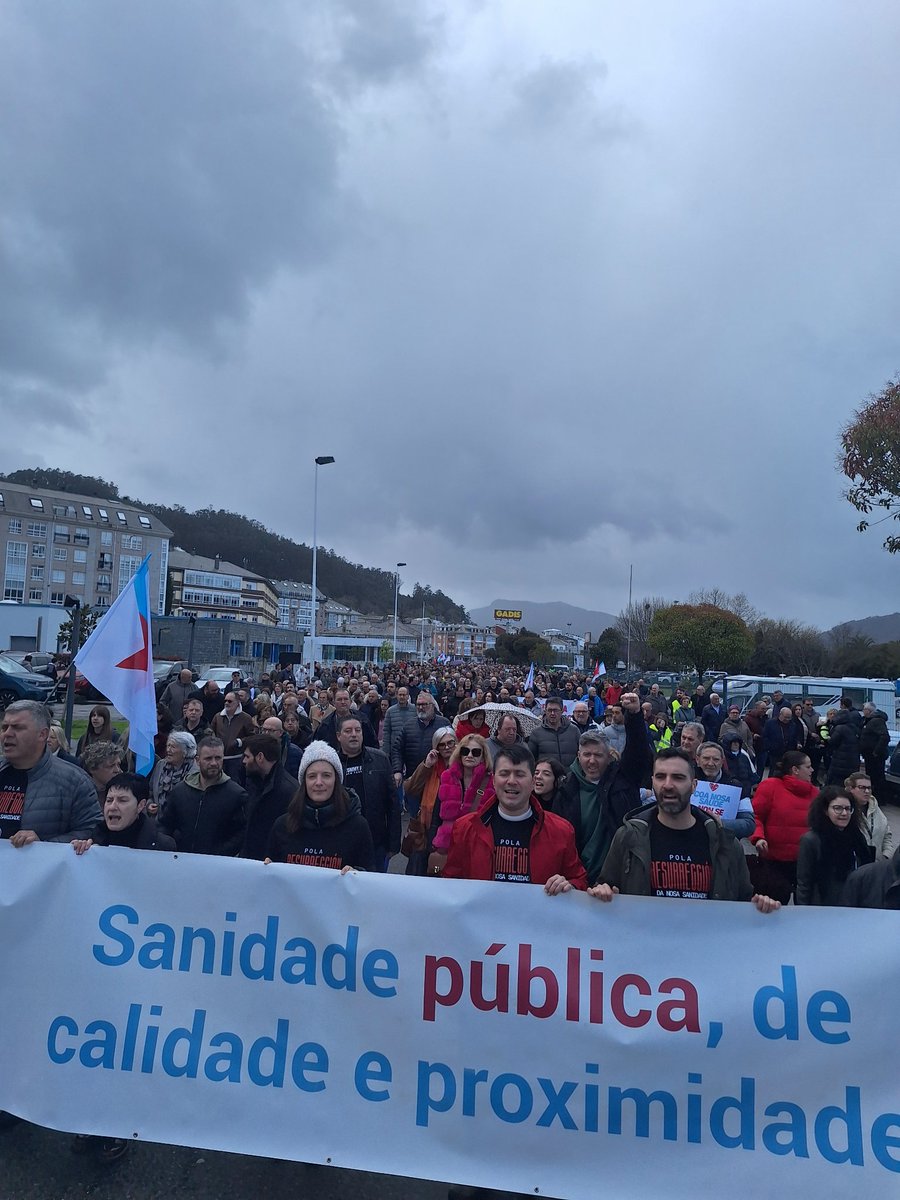 Daniel_CasG's tweet photo. A pesar da chuvia hoxe 5000 persoas reclamaron en Viveiro que os Centros de Saúde teñen que ter médicos e que o Hospital de Burela ten que ter servizos.
Polo que fose, a TVG decidiu non aparecer por aquí.
É o que ten o servizo público... https://t.co/jvnJBKBIXK