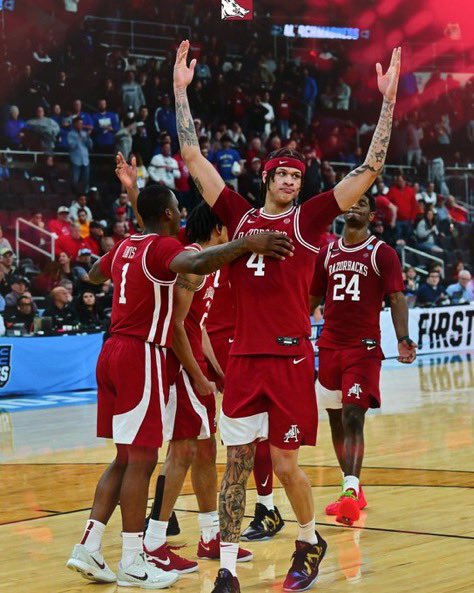 ScuzzLocks's tweet image. ROUND OF 32 DAY 2 💎

WHO WANTS A PLAY? 👀👀

OVER 60 UNITS MADE IN MARCH ⭐️

50 LIKES + RTS FOR A PLAY OR TWO!

#GAMBLINGX #sportsgambling 
#sportsbettingx #gamblingtwitter