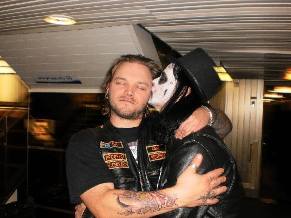 OfficialJJ666's tweet photo. I have no idea whatโs going on here. I guess I was going for the King Diamond look ๐
#metal #jj #starblind #kingdiamond https://t.co/4UHazm4Zx2