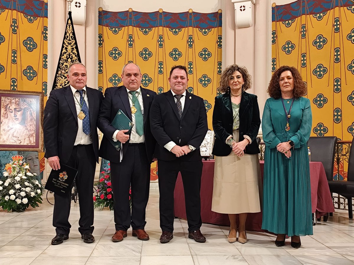 ⚪️ PREGONES COFRADES
Este fin de semana se han celebrado varios pregones de cofradías de #Linares a los que han asistido la alcaldesa, <a href="/auxidelolmo/">Auxi del Olmo</a>.

➡️ <a href="/NazarenoLinares/">Nazareno de Linares</a> 
➡️ <a href="/DescenLinares/">Hdad Descendimiento</a> 
➡️ <a href="/oracionygracia/">Hdad Oración Linares</a> 

ℹ️ + INFO:
facebook.com/share/p/18oD2R…