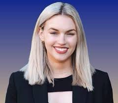 sjblakemore's tweet photo. Highlighting the brilliant @emilyanntowner, Cambridge Gates Scholar, finishing PhD on social isolation in adolescence. Emily creates videos about learning, social brain, mental health and more. 
Emily also has a Cambridge Blue 🤩

https://t.co/IUYi5FOSbl

https://t.co/ATgCPZhaKn https://t.co/GsYLr17t31