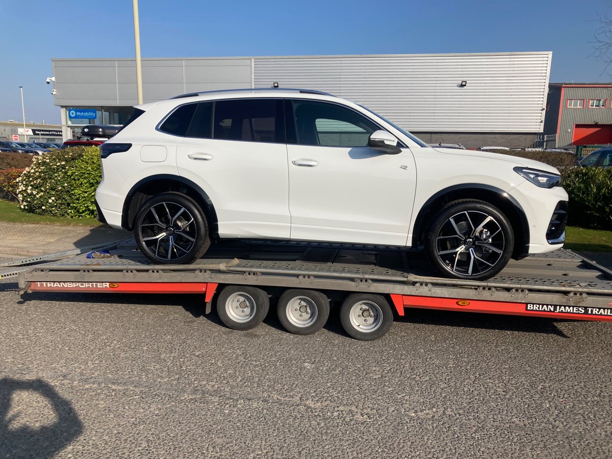 CaptainMov12489's tweet photo. Collection of this beautiful white Volkswagen Tiguan R-line
This week for @deswinks Volkswagen Scarborough 😎
Now available exclusively from them so get in touch now 
#new25reg
#vwtiguanrline
#deswinksmotors https://t.co/7hBAnTIMmn