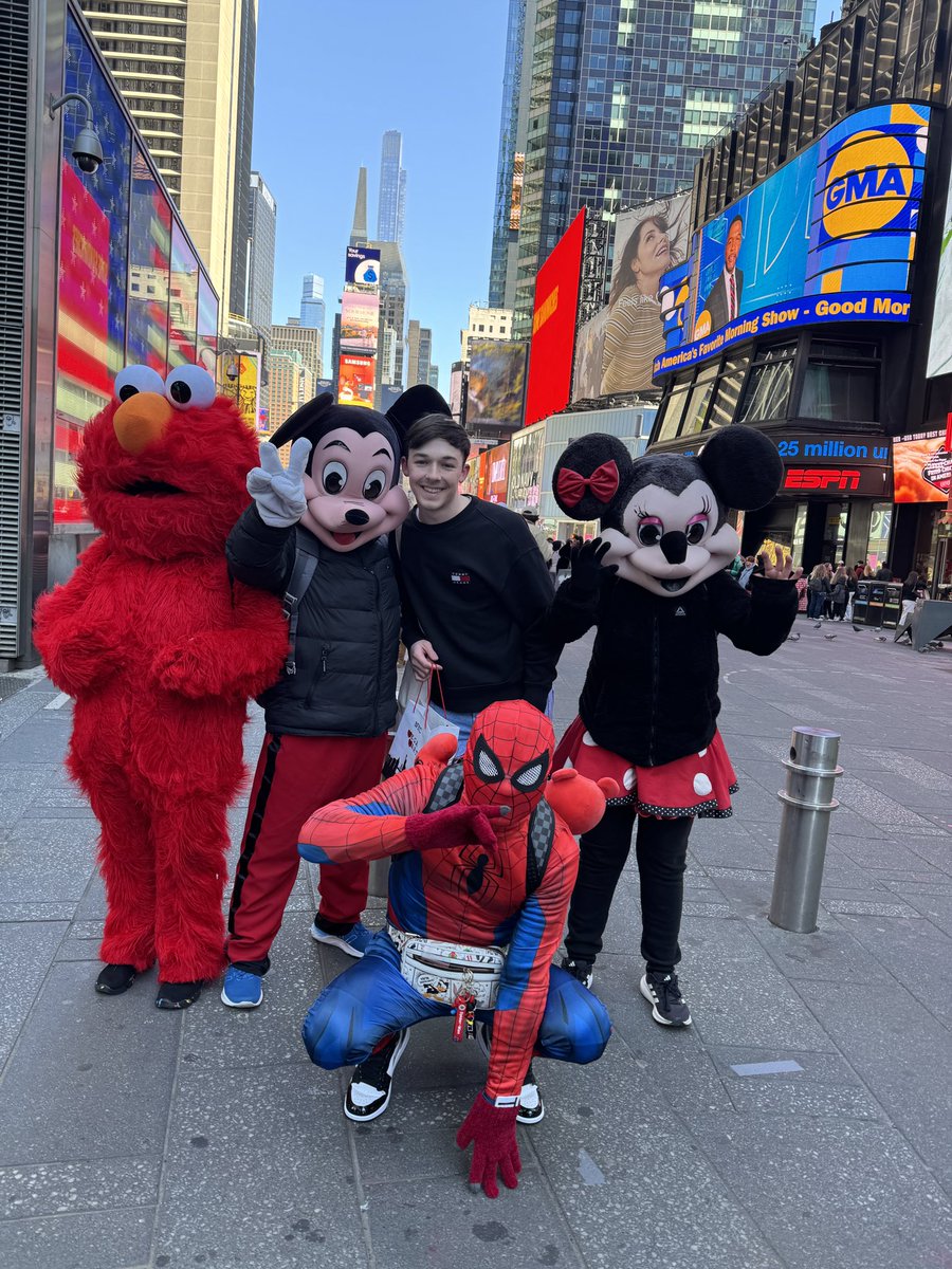 Lewis 👨🏻‍💻🧡👻 MVP tweet media