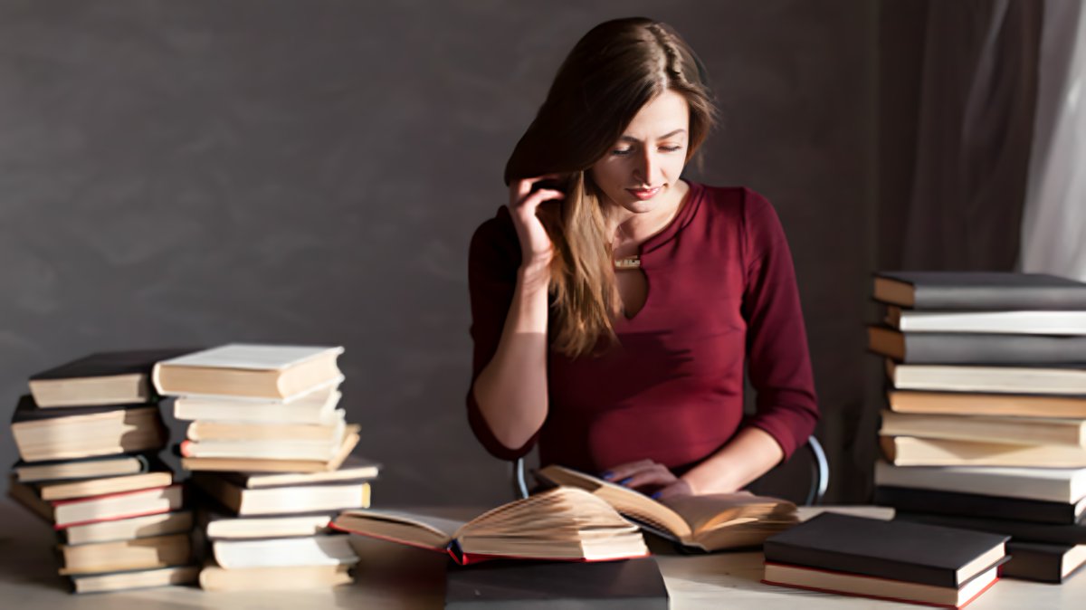 La #littérature est une aventure qui commence au coin d’une page et se prolonge dans les replis de notre esprit. Elle nous élève au-dessus des tumultes du quotidien, brise les chaînes de notre ignorance et nous révèle à nous-mêmes en illuminant les ombres tapies dans notre âme.