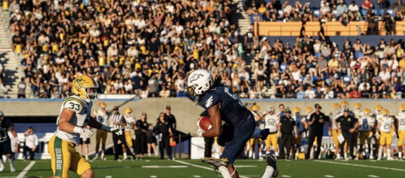 #AGTG After a conversation with <a href="/CoachNill/">Blake Nill</a> &amp; <a href="/ShoWill33/">Shomari Williams</a> I am blessed to receive an offer to The University Of British Columbia ! 

#UBC #USports