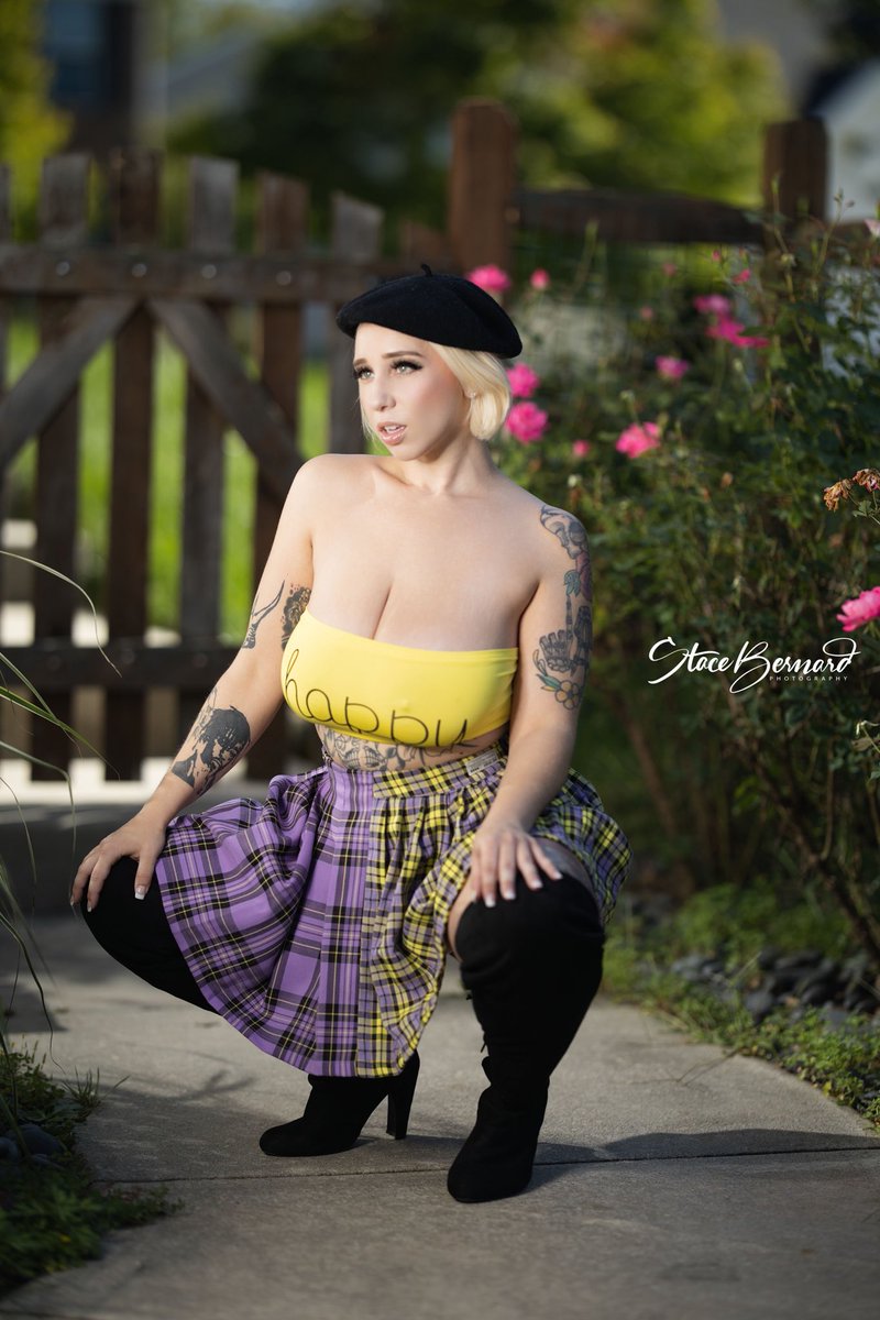 Spring is upon us and we can finally be naughty outdoors again 😈💦

Onlyfans.com/caitlinzielins…