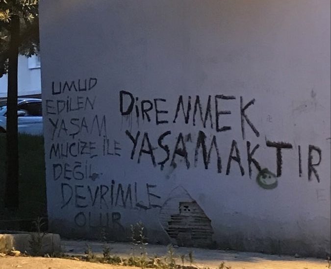 Umud edilen yaşam mucize ile değil devrimle olur! 
#ODTÜDireniyor #TUTUKLANDI #genelgrevgeneldirenis #GenelGrev #TaksimMeydanı #mansuryavas #Saraçhane