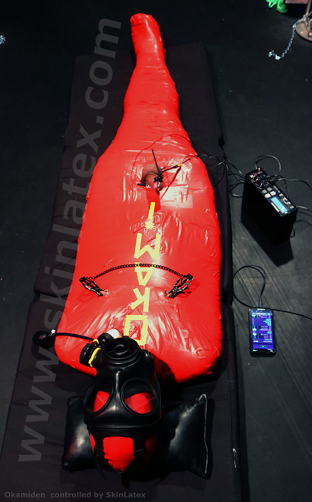 [February 2025 - with <a href="/Sccotz35/">Okami 🐺🇨🇵</a> - Pic 2]

Let's electrify the mummy... 

#SkinLatexPicture #Bondage #Mummification #GasMask #TitsTorture #Electro #SensoryDeprivation