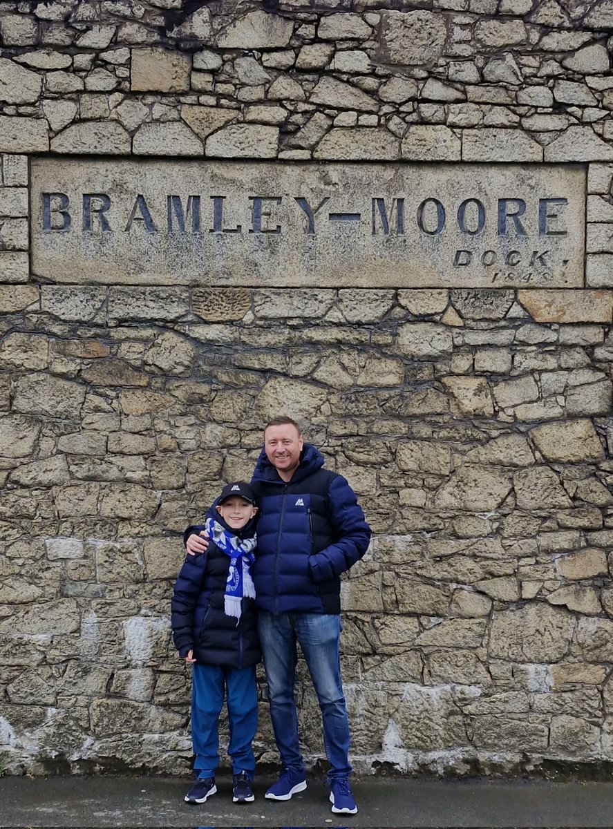 KevBlank9's tweet image. We&apos;ve fallen in love. What a brand new HOME we have ! 💙🏟

#Bradley #DadAndLad #BramleyMoore #EFC
