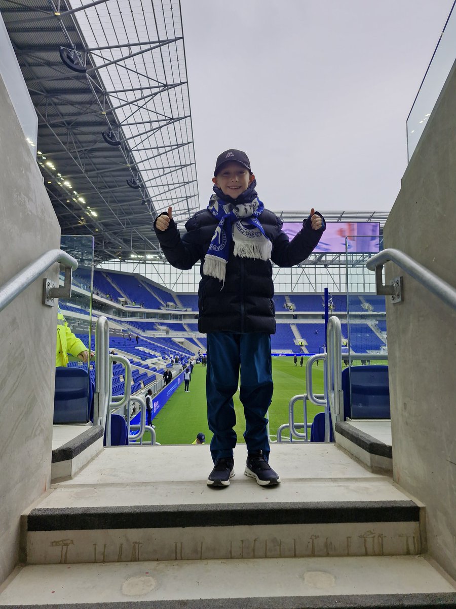 KevBlank9's tweet image. We&apos;ve fallen in love. What a brand new HOME we have ! 💙🏟

#Bradley #DadAndLad #BramleyMoore #EFC
