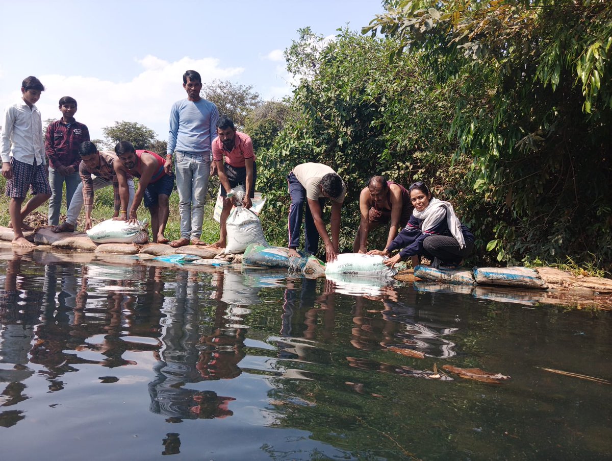 MP_JanAbhiyan's tweet photo. #MPJAP जिला छतरपुर में #WorldWaterDay के अवसर पर जल संरक्षण हेतु गतिविधियां आयोजित की गई। @DrMohanYadav51 @CMMadhyaPradesh @JagdishDevdaBJP @mohanjinagar
@bakullad @MIB_India @deptpesmp @JansamparkMP #EarthHour #SaveOurPlanet #BiggestHourForEarth https://t.co/g8SwilHLfR