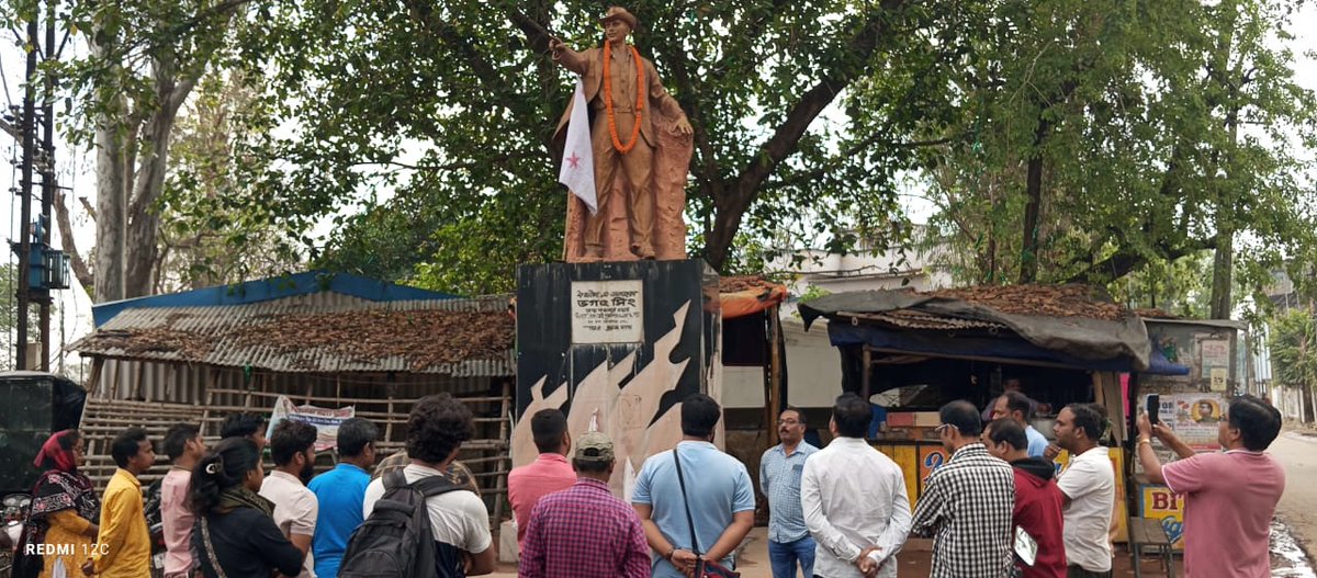 KonarRick's tweet photo. স্বাধীনতা সংগ্রামী কমরেড ভগৎ সিং, সুখদেব, রাজগুরু র আজ মৃত্যু দিন (আত্ম বলিদান দিবস).. লাহোর ষড়যন্ত্র মামলায় আজকের দিনে (23 শে মার্চ)তিন বিপ্লবীর ফাঁসি হয়েছিলো..তাই বীর শহীদদের স্মরণ ও মাল্যদান করে শ্রদ্ধা নিবেদন.. 
DYFI পুরুলিয়া শহর দক্ষিন লোকাল কমিটি✊✊.. https://t.co/1QKC8mdjw4