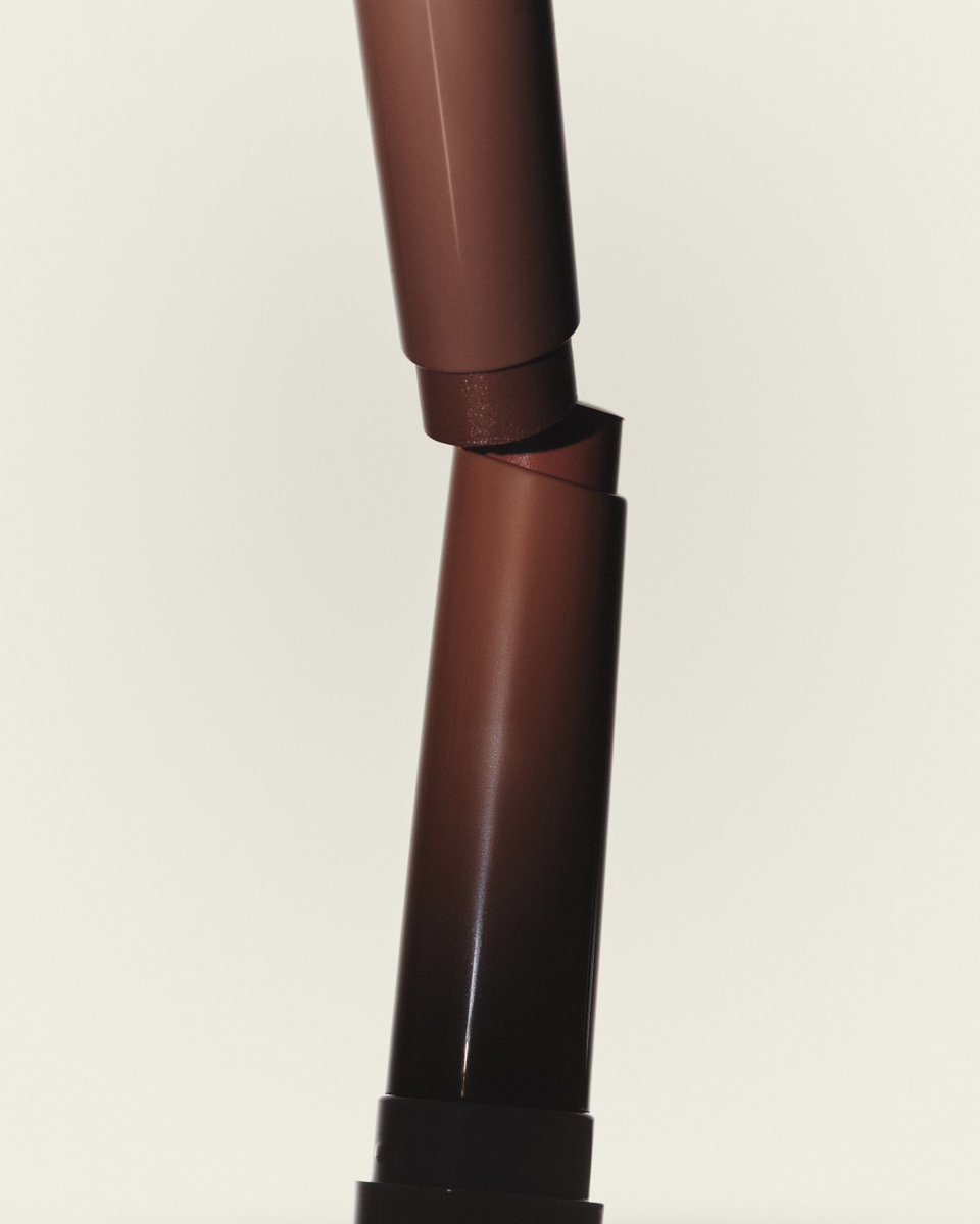 kyliecosmetics's tweet image. from a soft tint to full-color payoff, tinted butter balm nudes is your go-to for hydration and shine 🤎👄 available march 26!