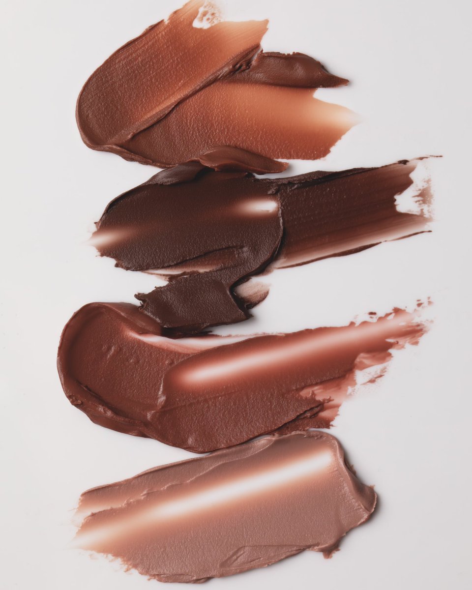 kyliecosmetics's tweet image. from a soft tint to full-color payoff, tinted butter balm nudes is your go-to for hydration and shine 🤎👄 available march 26!