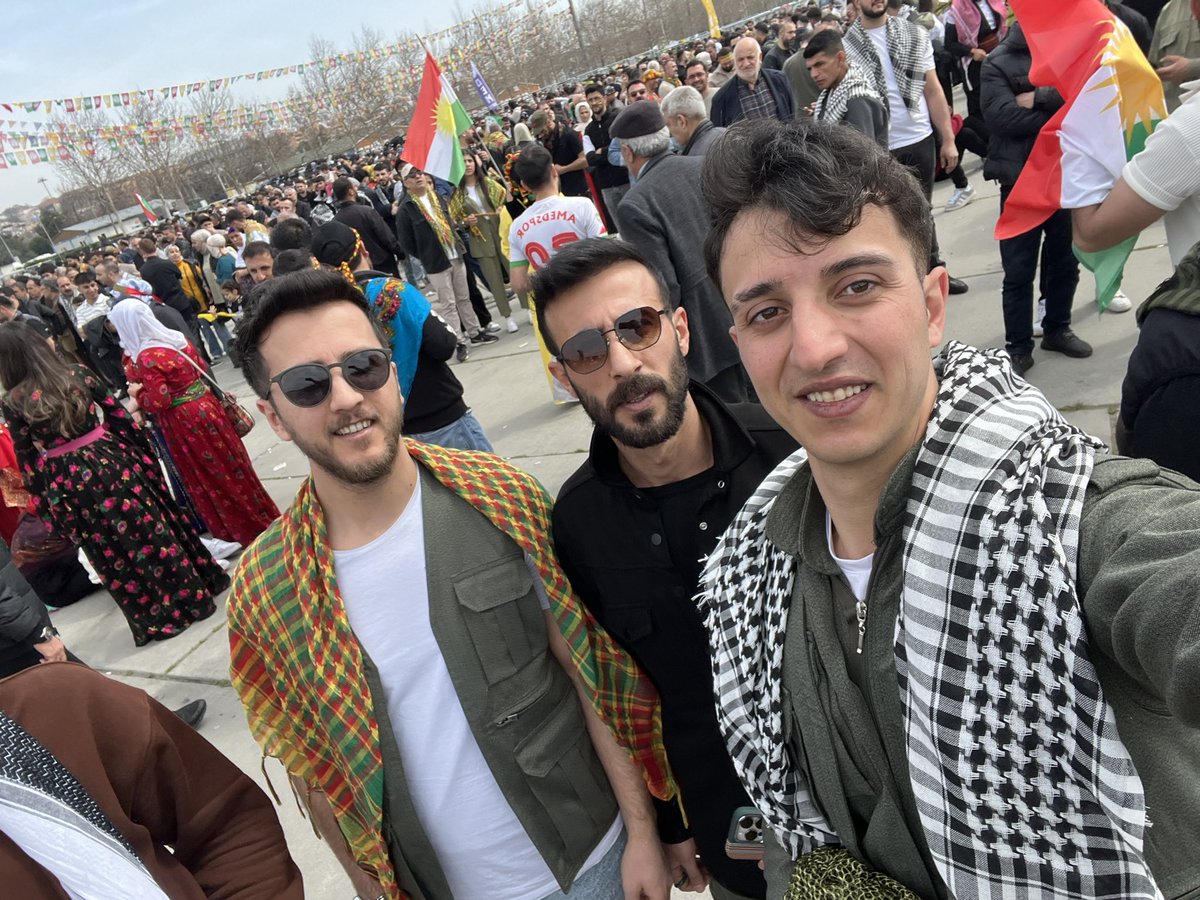 engin_basri's tweet photo. Newroz pîroz be✌️✌️ https://t.co/TUMRsjNIfM
