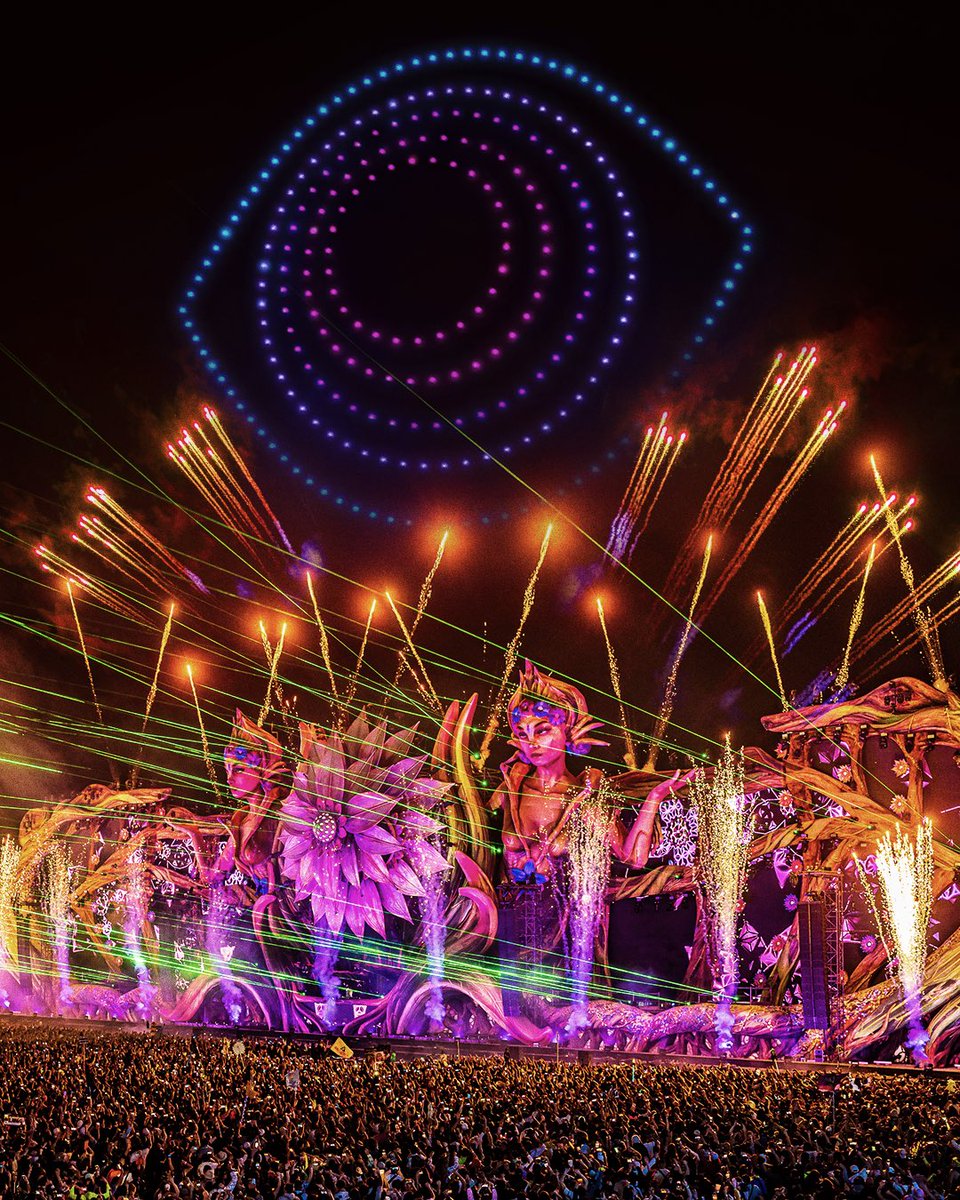 Tomorrowland tweet media
