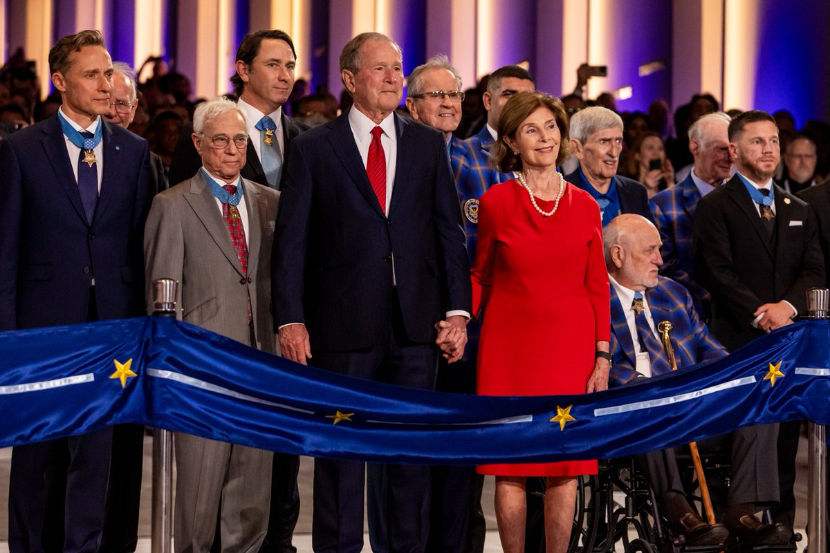 dallascowboys's tweet image. Honoring our Heroes 🏅

Last night, we celebrated the service and bravery of Medal of Honor recipients at the Grand Opening of the National Medal of Honor Museum!