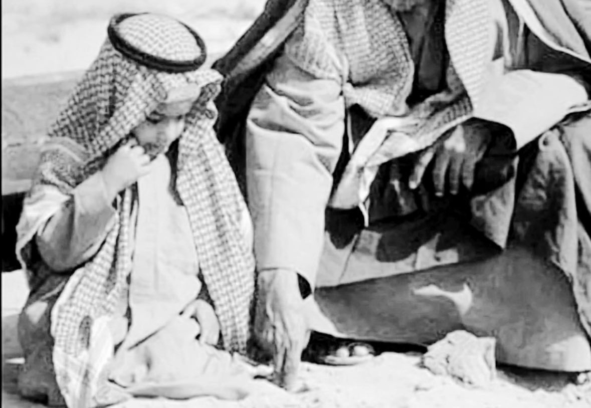 الله يغفر خطاه و جعله الجنه 
الطيب اللي علوم الطيب ما تفوته

حاولت اجاريه في طيبه لكنه
سبقني في كل شيء حتى على موته