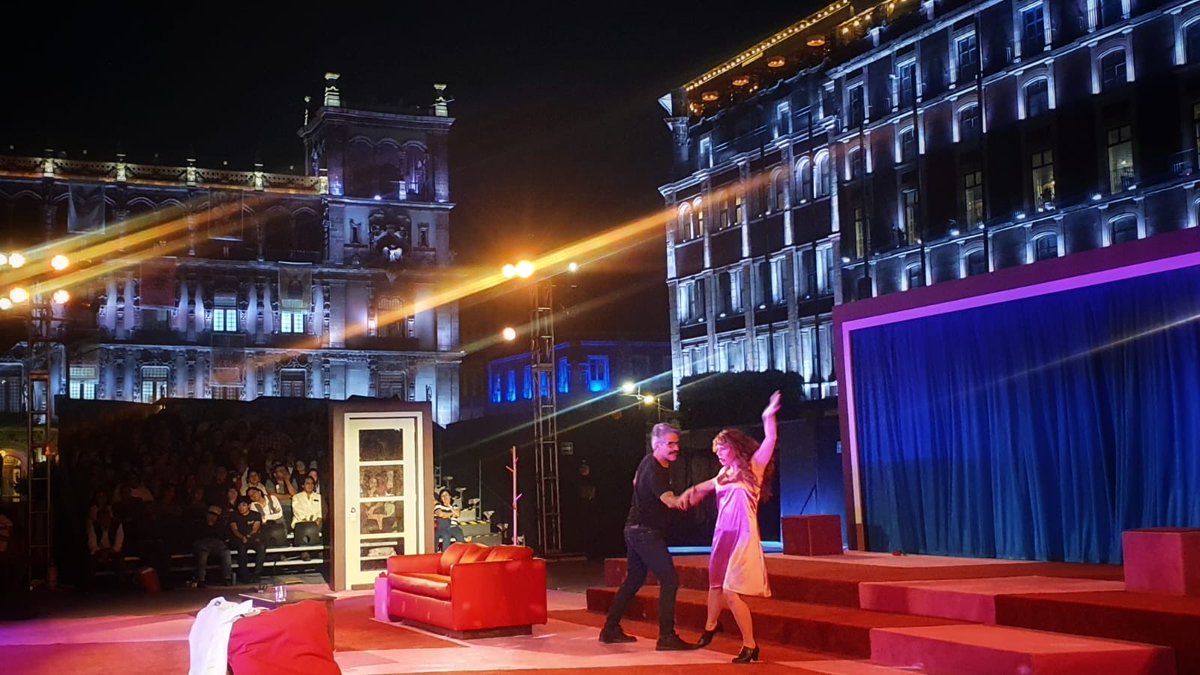 Hoy 

6 y 8 PM 

en el ZÓCALO de la CdMx

ENTRE PANCHO VILLA Y UNA MUJER DESNUDA

Teatro p la gente. Sin muros. Sin taquilla.