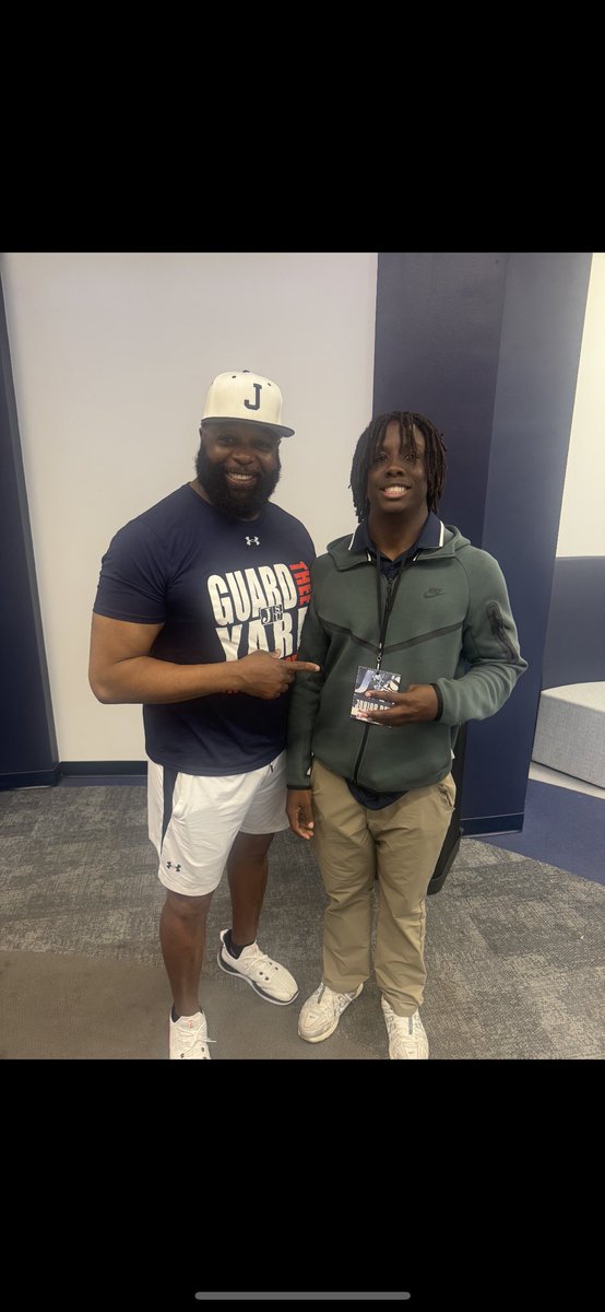 MalikLiberty17's tweet image. Thank you @coachgallon and @CoachTaylor010 and the team at @gojsutigersfb for the junior day invite. @34Mulligan 

#jacksonstate #juniorday #runningback #rb #guardtheeyard #football