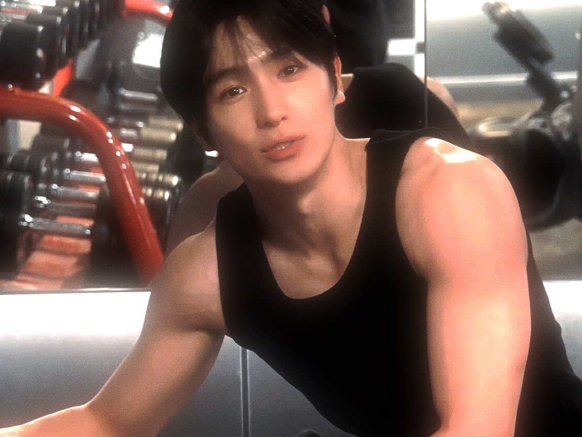 twentyfors's tweet photo. hyunjae at the gym https://t.co/NYWE0ONJib